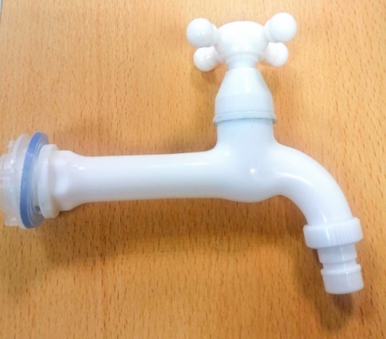 Кран с носиком  пластик