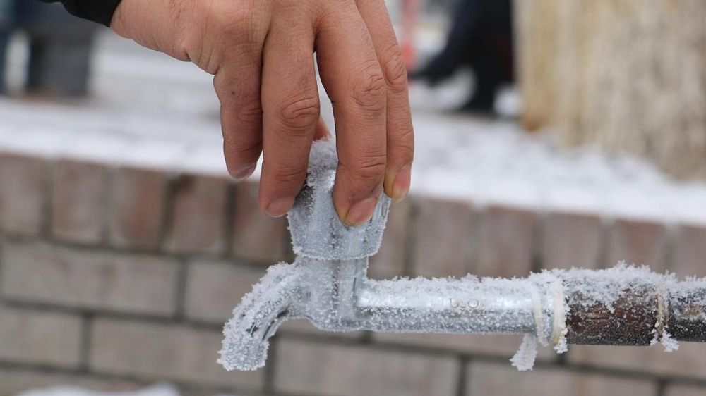 Как разморозить трубы зимой: проверенные методы и полезные инструменты